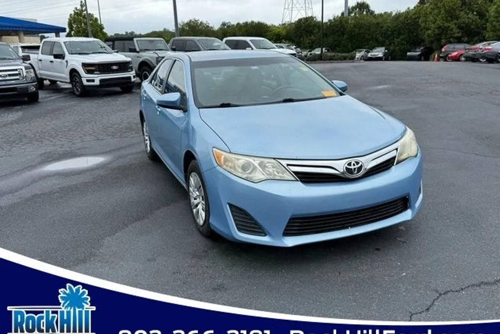 2012 Toyota Camry LE photo 1