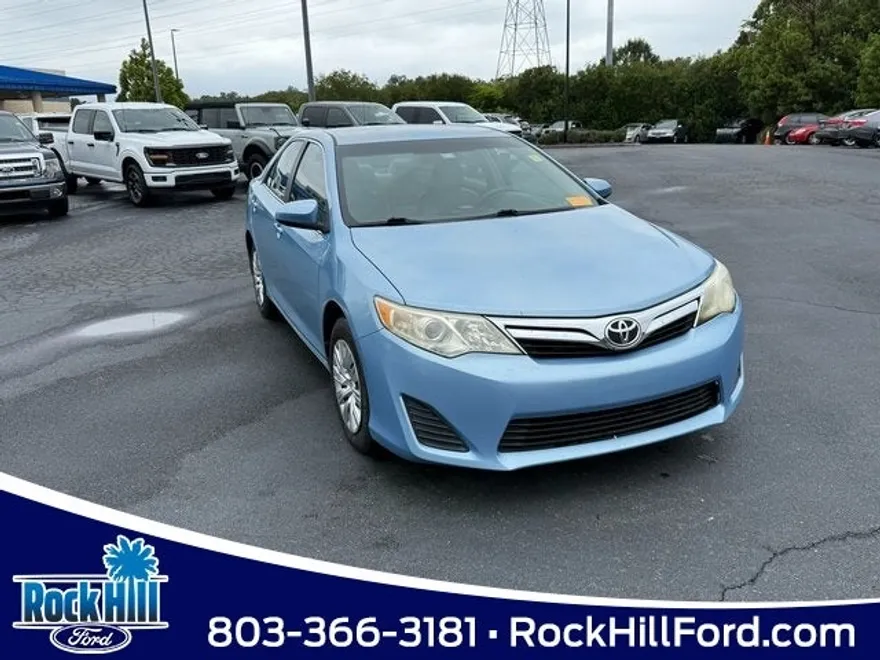 2012 Toyota Camry LE photo 1