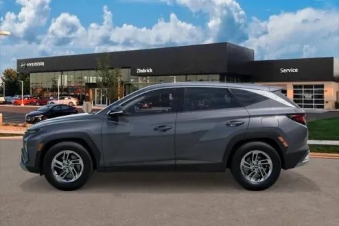 2025 Hyundai Tucson SE photo 3