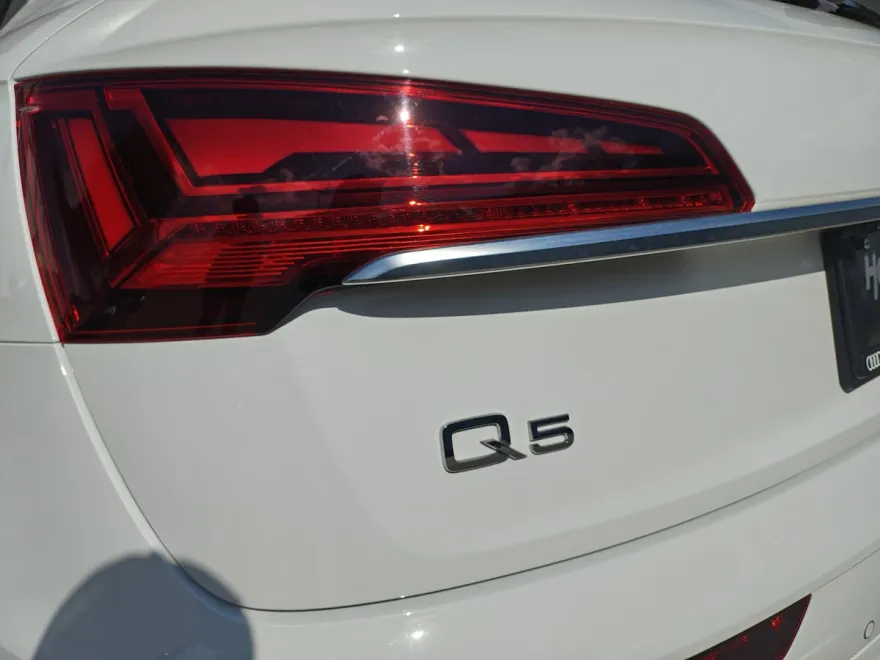 2022 Audi Q5 S line Premium Plus photo 1