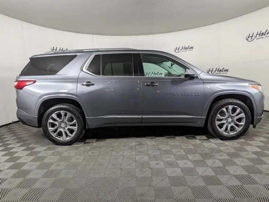 2020 Chevrolet Traverse Premier photo 1