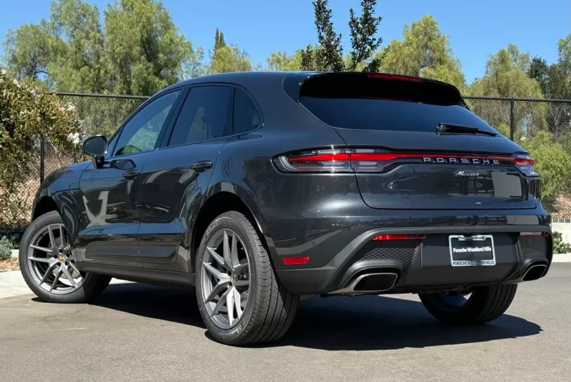 2026 Porsche Macan T photo 1