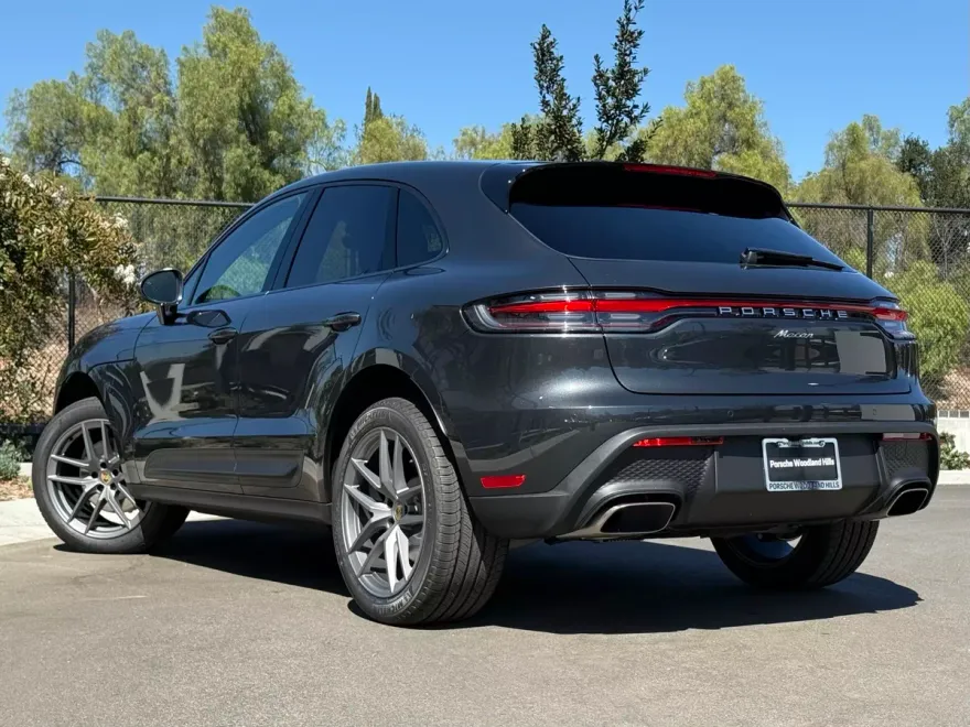 2026 Porsche Macan T photo 1