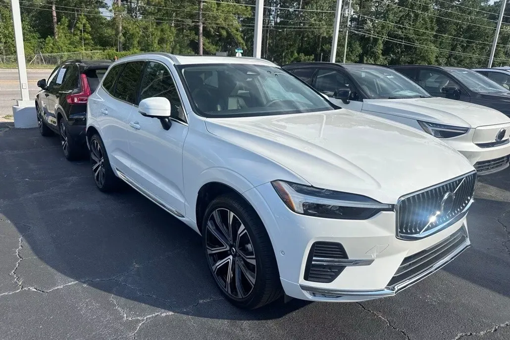 2023 Volvo XC60 Ultimate photo 1