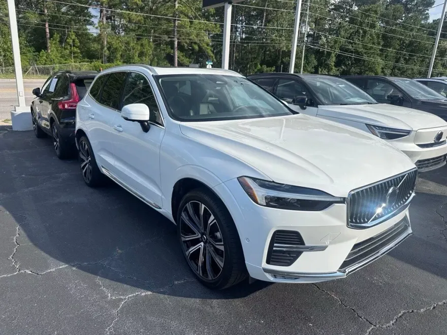 2023 Volvo XC60 Ultimate photo 1