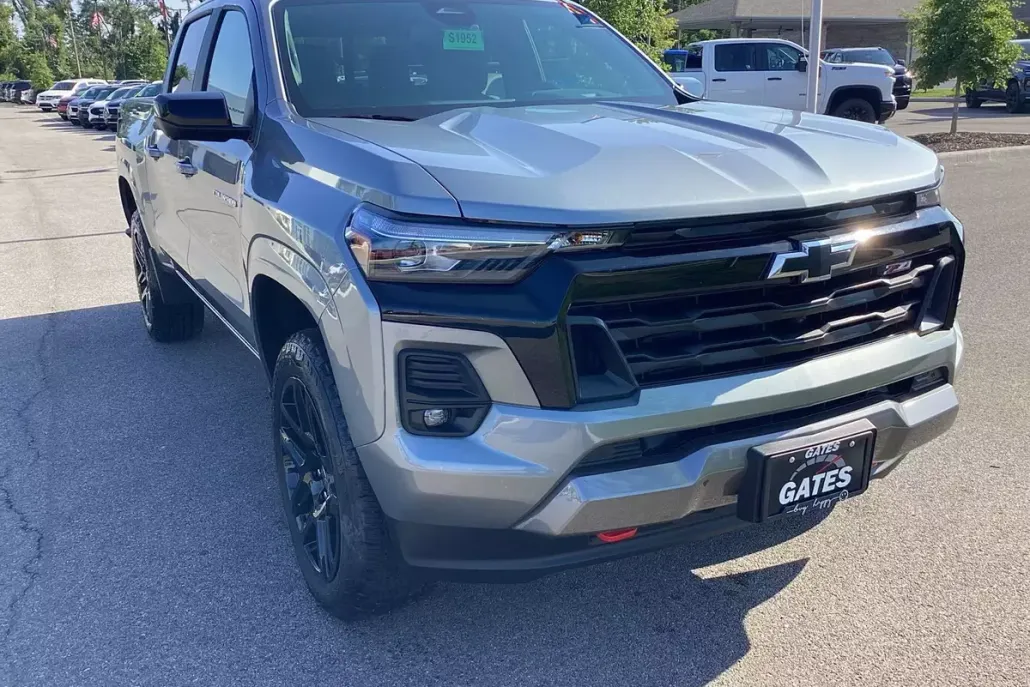 2025 Chevrolet Colorado Z71 photo 1