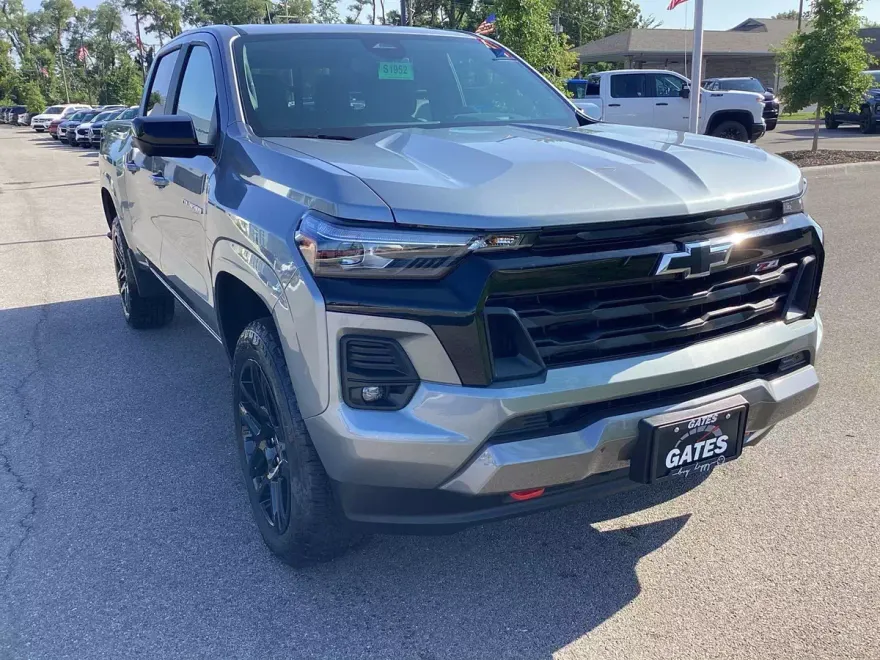 2025 Chevrolet Colorado Z71 photo 1