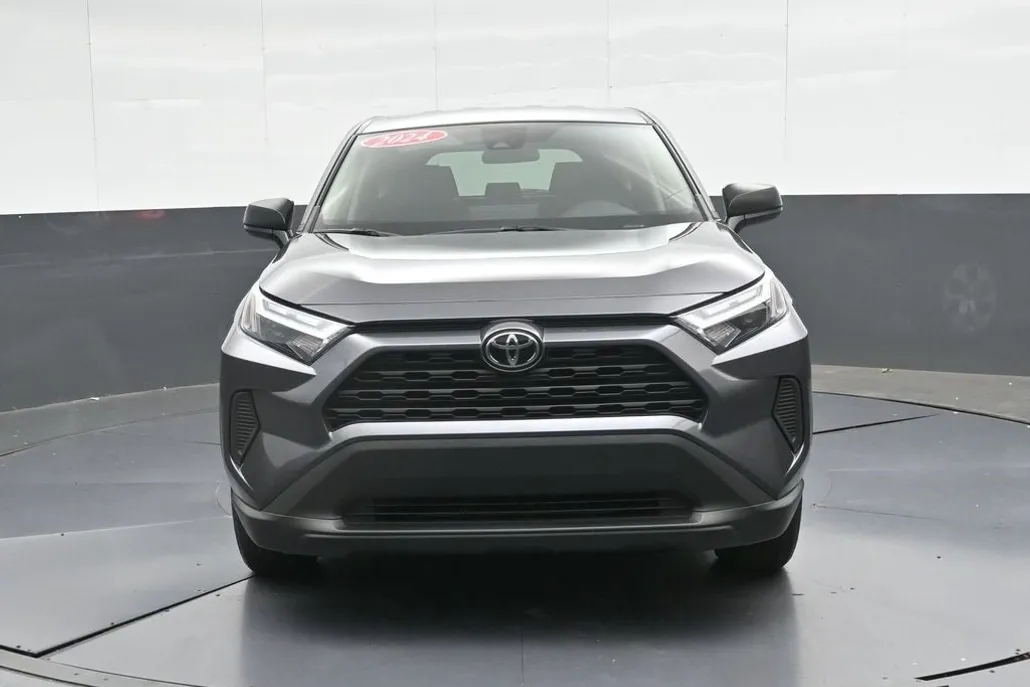 2024 Toyota RAV4 LE photo 1