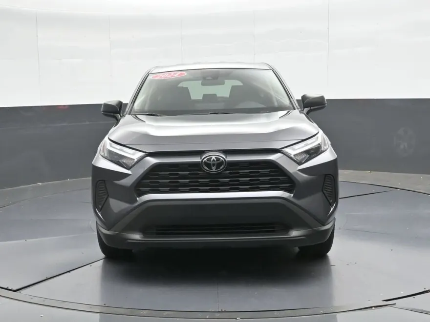 2024 Toyota RAV4 LE photo 1