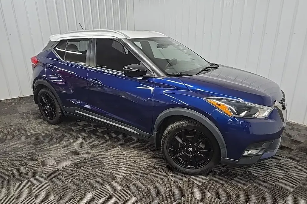 2019 Nissan Kicks SR photo 1