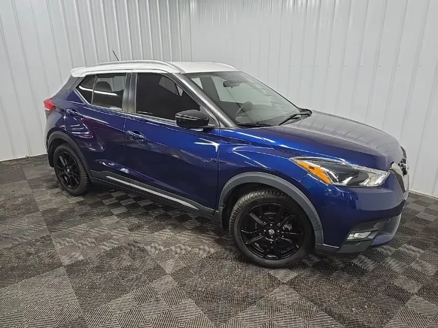 2019 Nissan Kicks SR photo 1