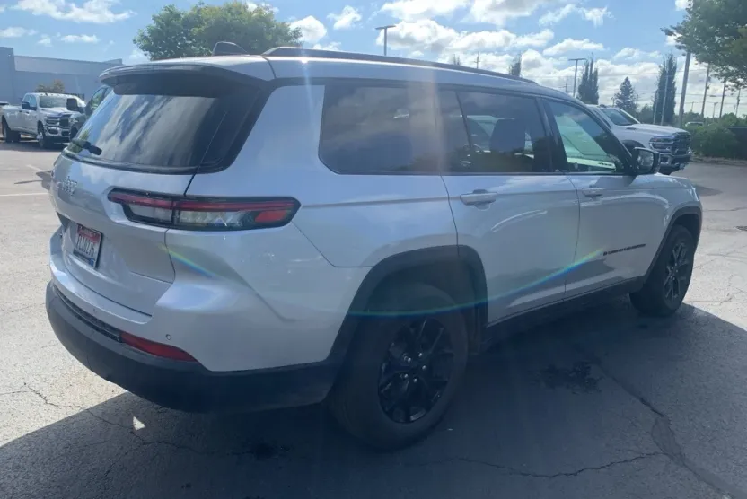2024 Jeep Grand Cherokee Altitude photo 1
