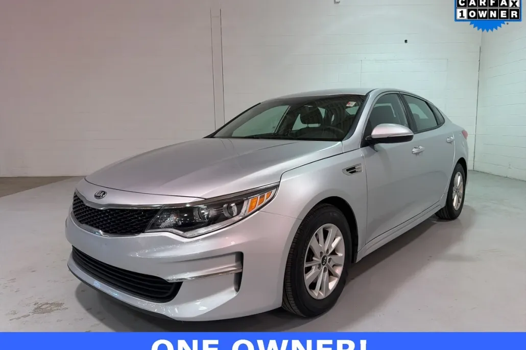 2017 Kia Optima LX photo 1