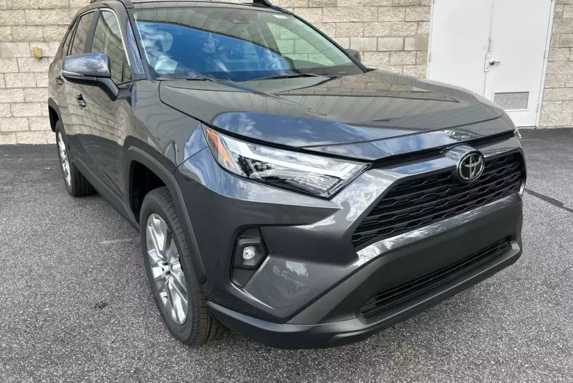 2025 Toyota RAV4 XLE Premium photo 1