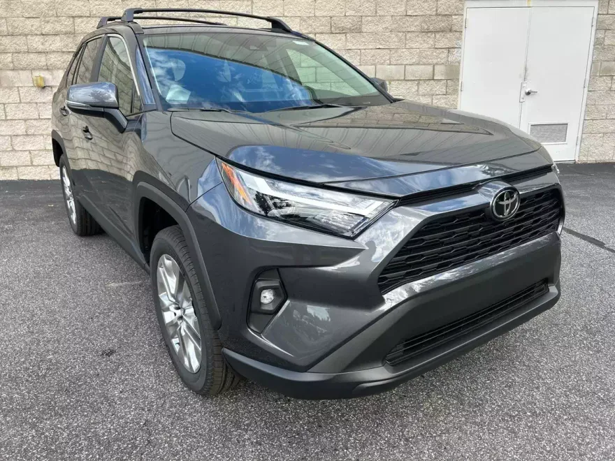 2025 Toyota RAV4 XLE Premium photo 1