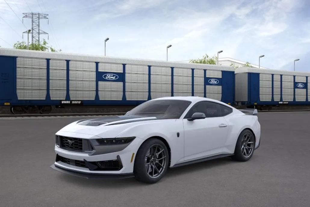 2025 Ford Mustang Dark Horse photo 1