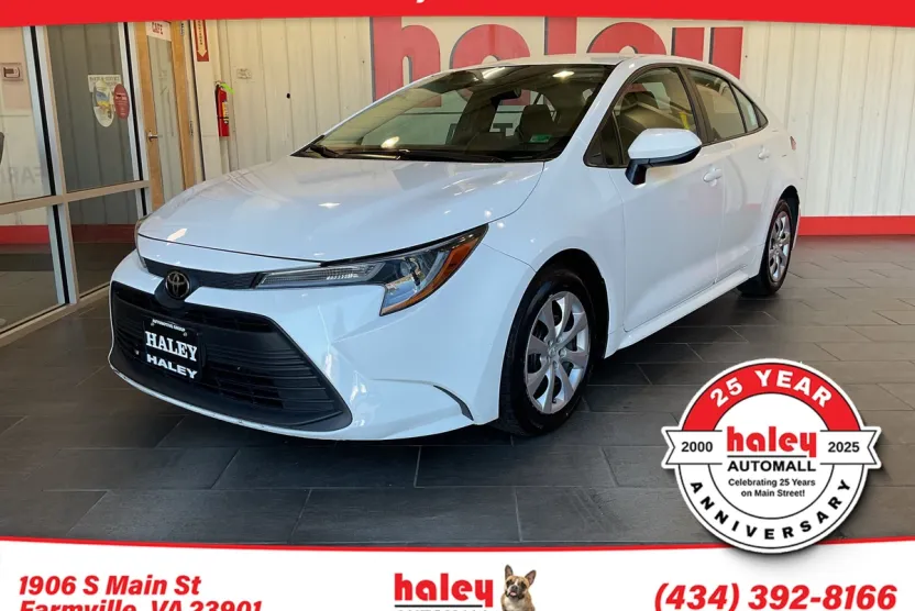 2024 Toyota Corolla LE photo 1