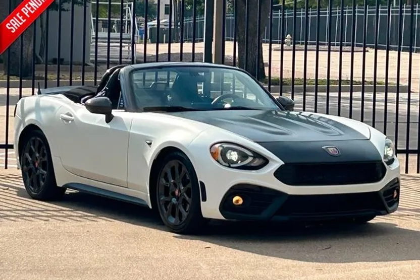 2018 Fiat 124 Spider Abarth photo 1