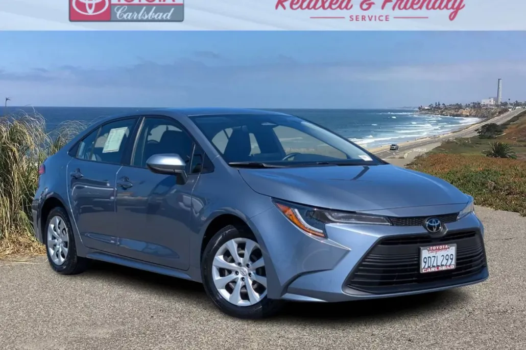 2023 Toyota Corolla LE photo 1