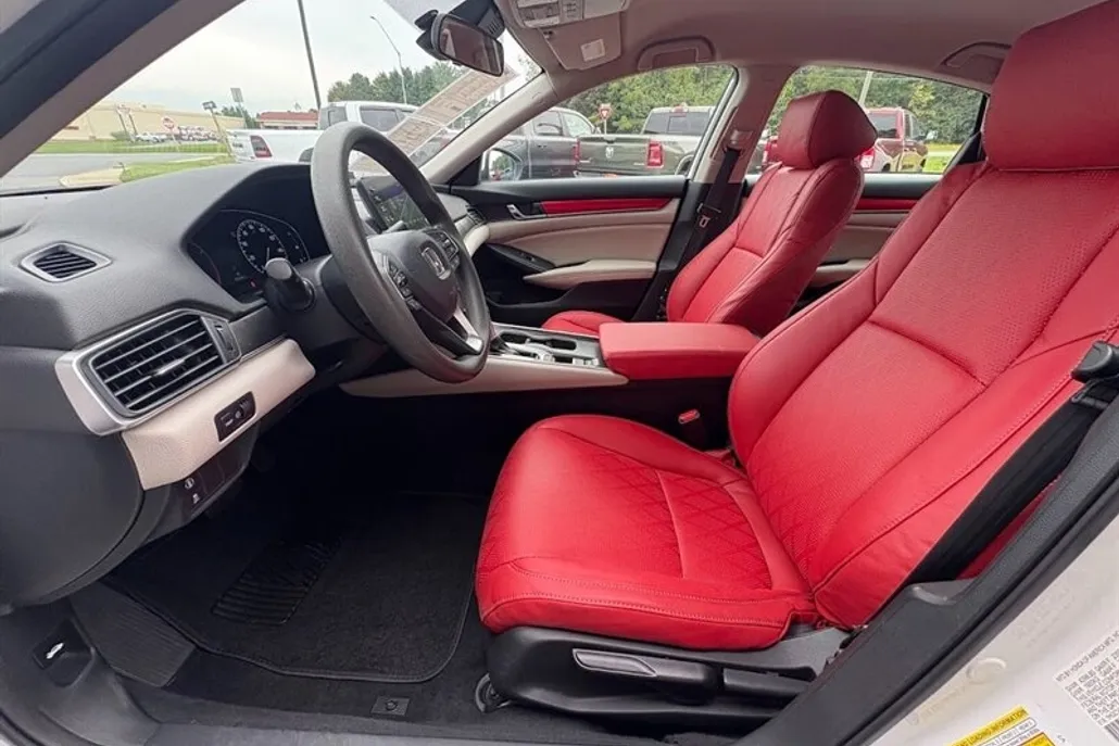 2019 Honda Accord LX photo 1