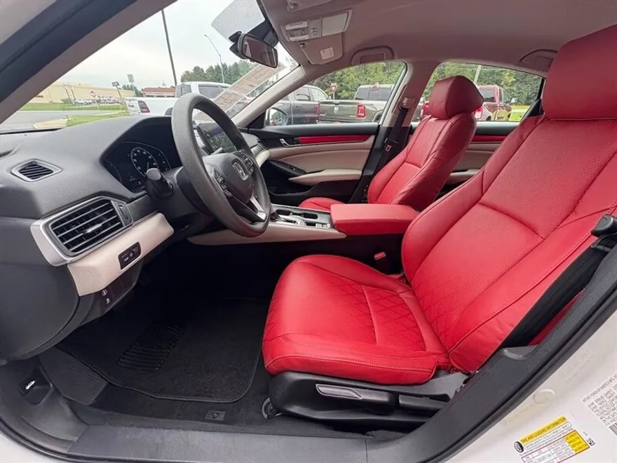 2019 Honda Accord LX photo 1