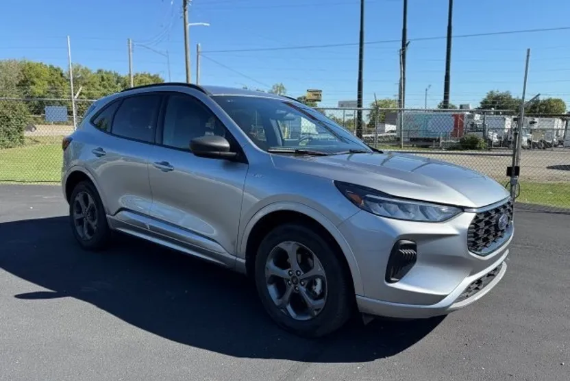 2024 Ford Escape ST-Line photo 1