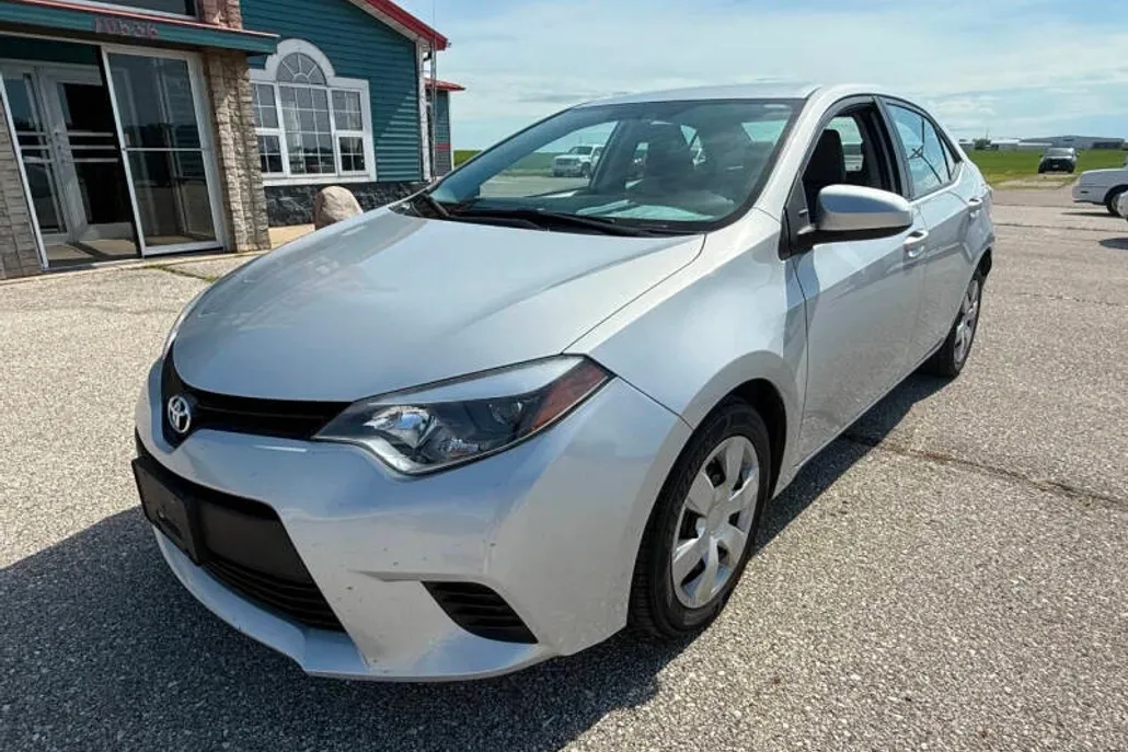 2014 Toyota Corolla LE Plus photo 1