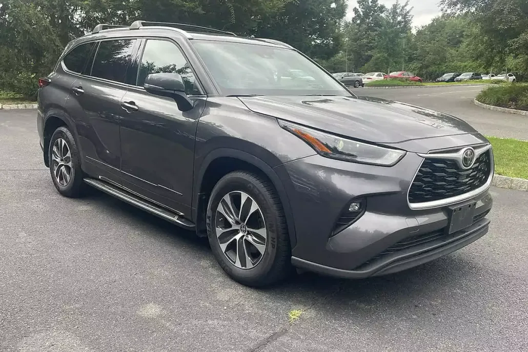 2022 Toyota Highlander XLE photo 1