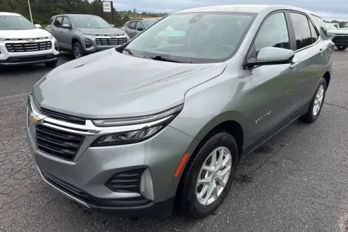2023 Chevrolet Equinox LT photo 2