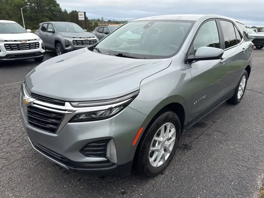 2023 Chevrolet Equinox LT photo 2