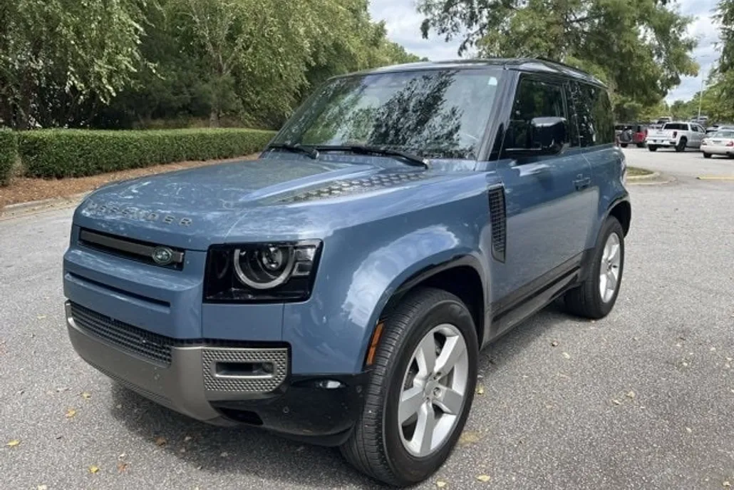 2023 Land Rover Defender X-Dynamic SE photo 1