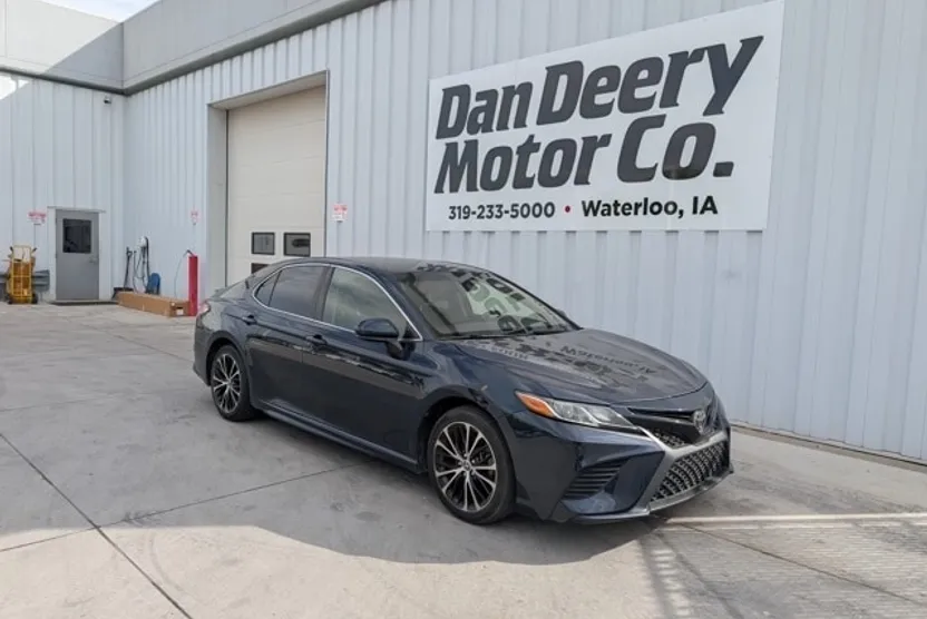 2018 Toyota Camry L photo 1