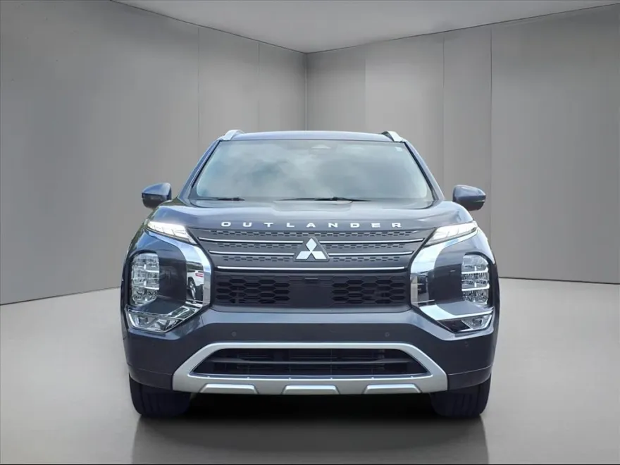 2024 Mitsubishi Outlander SEL photo 1