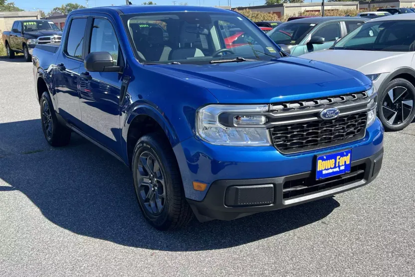 2023 Ford Maverick XLT photo 1
