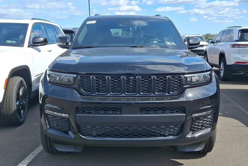 2025 Jeep Grand Cherokee Limited photo 1