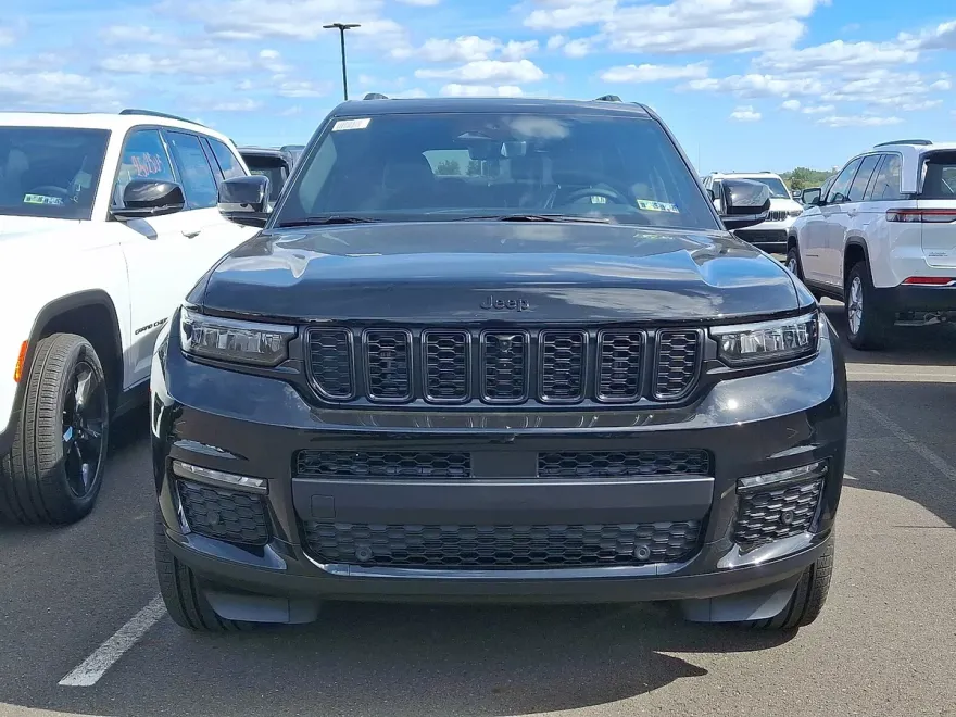 2025 Jeep Grand Cherokee Limited photo 1