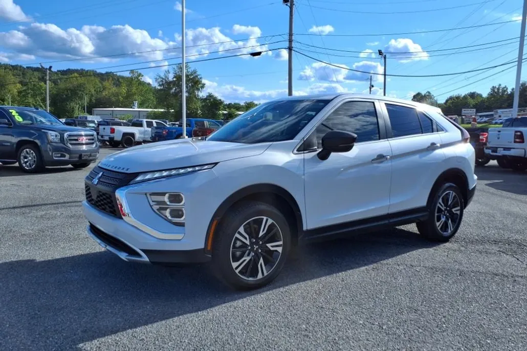 2024 Mitsubishi Eclipse Cross SE photo 1