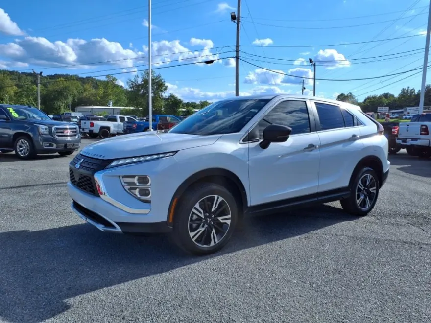 2024 Mitsubishi Eclipse Cross SE photo 1