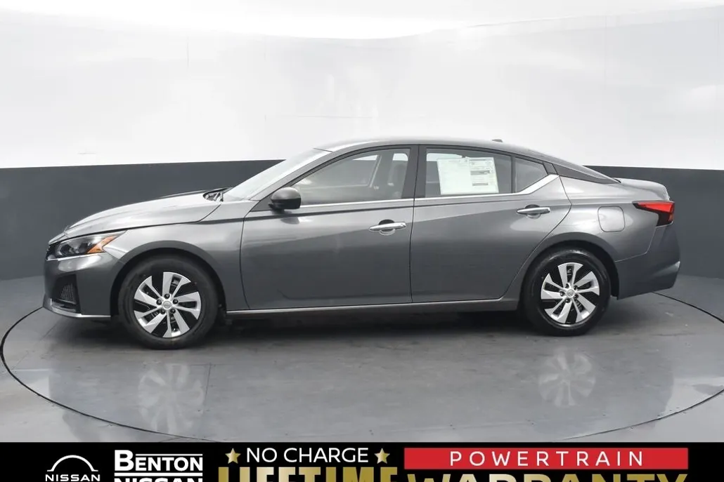 2025 Nissan Altima S photo 1