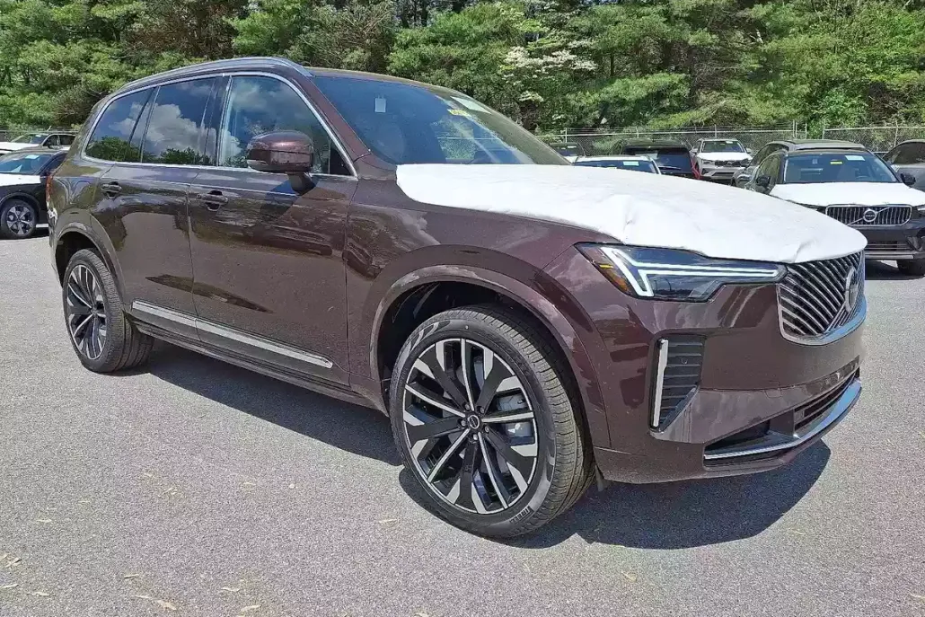 2025 Volvo XC90 T8 Core photo 1