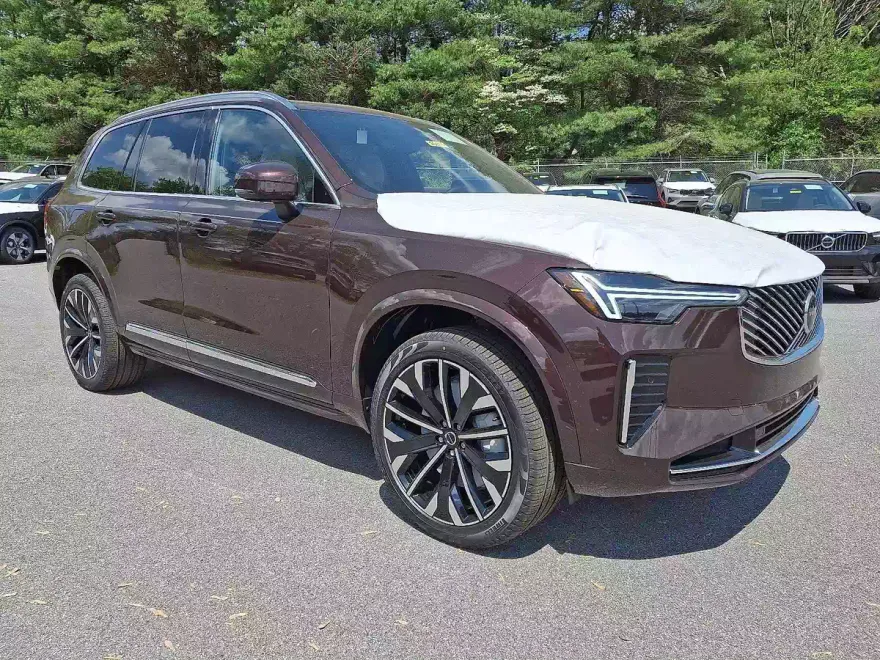 2025 Volvo XC90 T8 Core photo 1