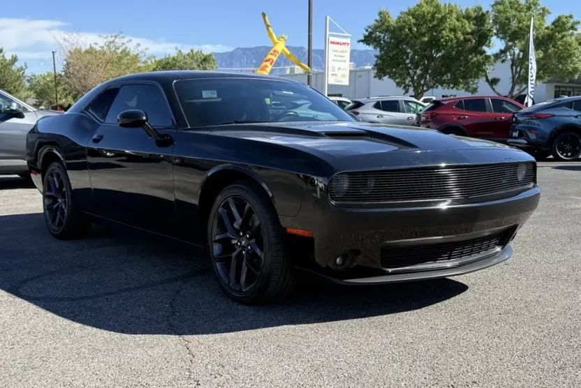 2023 Dodge Challenger SXT photo 1