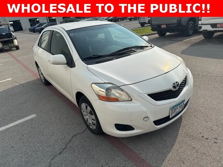2011 Toyota Yaris Base photo 1