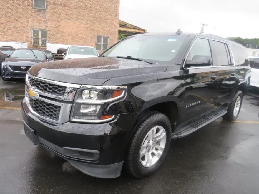 2019 Chevrolet Suburban 1500 LT photo 1