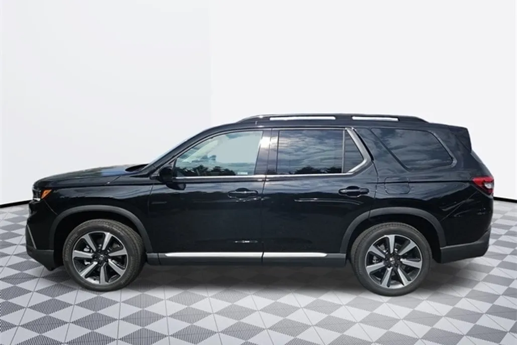 2025 Honda Pilot Touring photo 1
