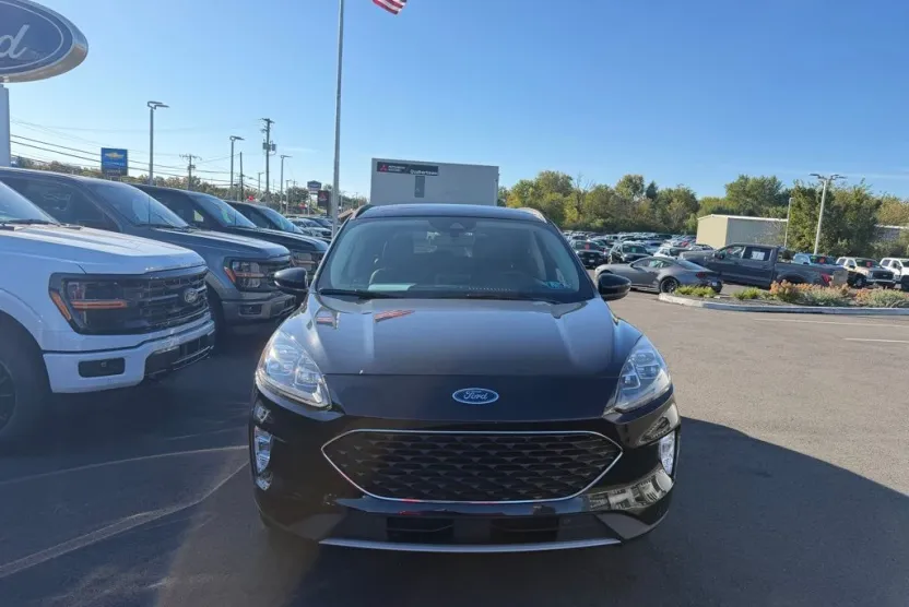 2020 Ford Escape Titanium Hybrid photo 1