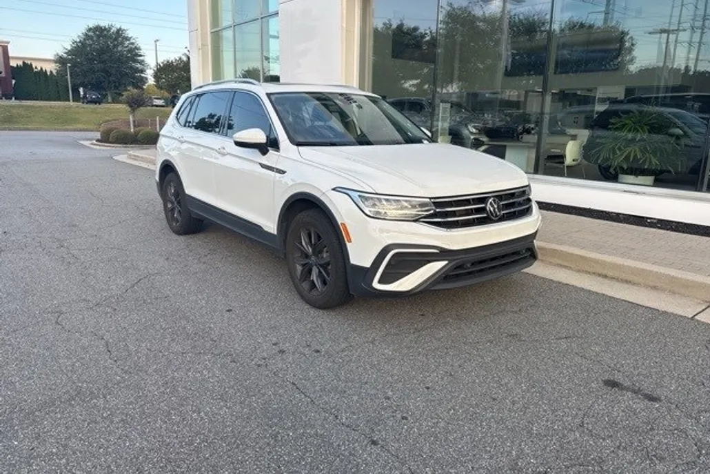 2022 Volkswagen Tiguan SE photo 1