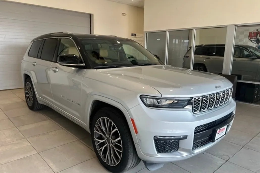 2022 Jeep Grand Cherokee L Summit photo 1