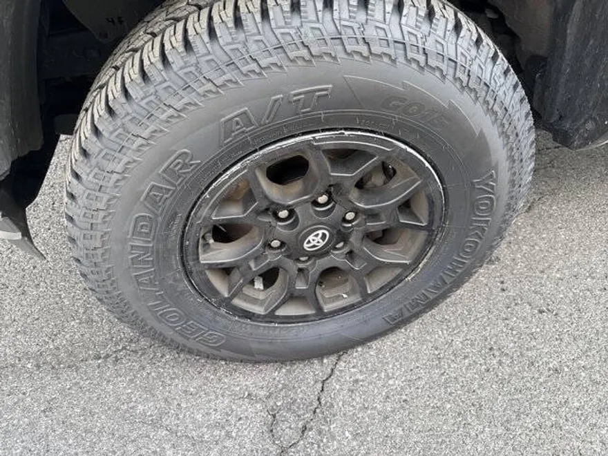2022 Toyota Tacoma SR5 V6 photo 1