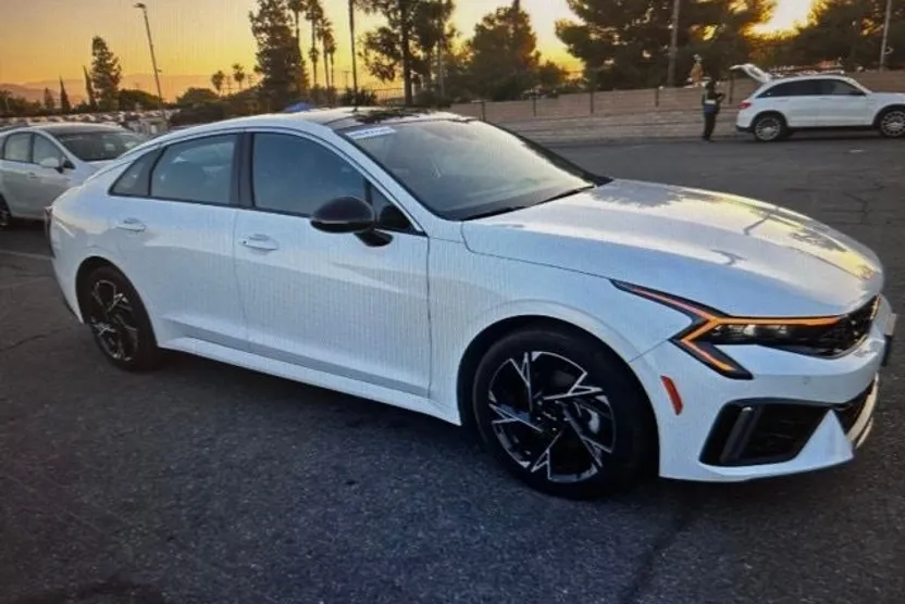 2025 Kia K5 GT-Line photo 1